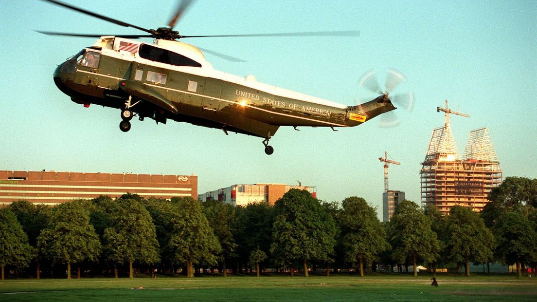 Op het Malieveld werd in 1997 geoefend met helikopters voor de komst van de Amerikaanse president Bill Clinton