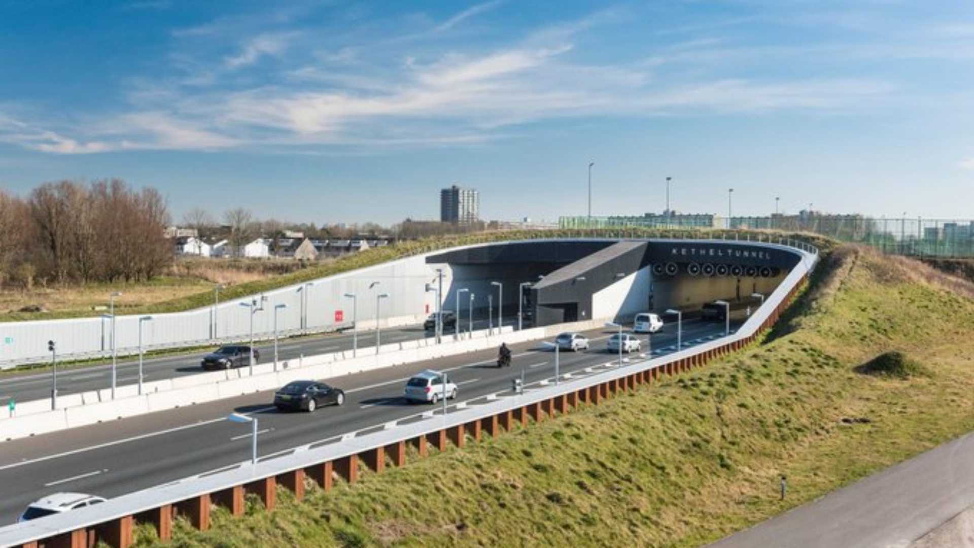 De Keteltunnel Rotterdam-Den Haag is dit weekend in beide richtingen dicht.