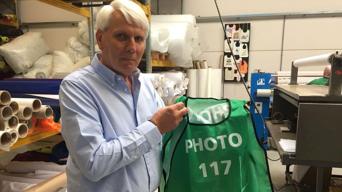 Jakob Lameijer levert met zijn bedrijf Phoenext 9000 hesjes voor het WK in Rusland