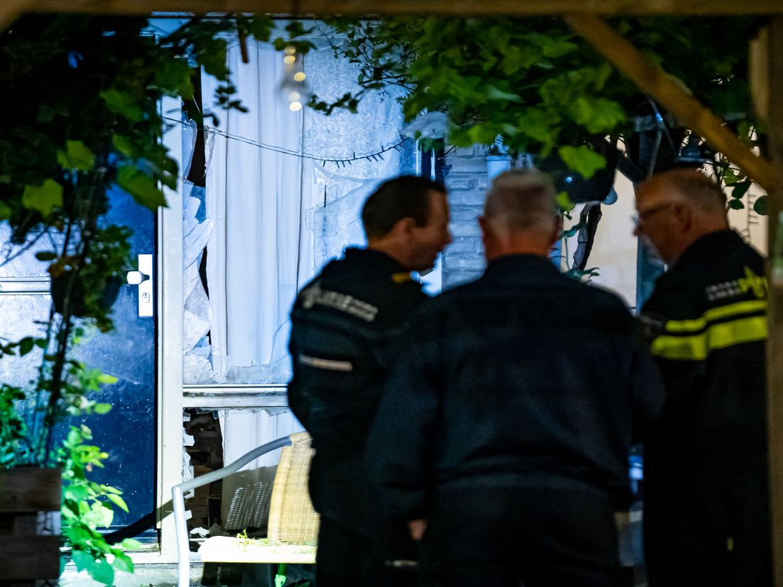 Aanslag met brandbom op woning aan Sluiskreek in Rotterdam-IJsselmonde
