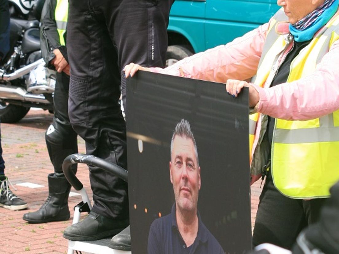 Herdenking motoragent Arno de Korte jaar na zijn dood