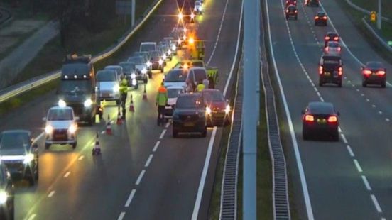 LIVE Files in Brabant | Vertraging op A2 Den Bosch richting Utrecht door ongeluk met meerdere auto’s, weg weer vrij. LIVE Files in Brabant | Vertraging op A2 Den Bosch richting Utrecht door ongeluk met meerdere auto’s, weg weer vrij.