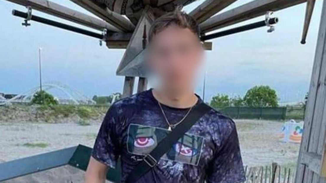 De politie heeft een foto van de verdachte verspreid.
