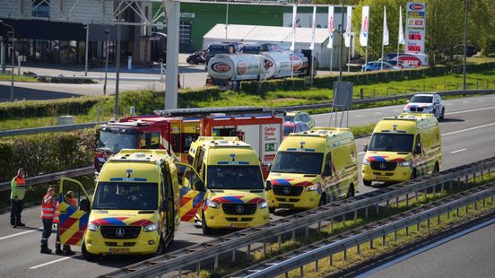 Zware kettingbotsing A12, traumahelikopter opgeroepen