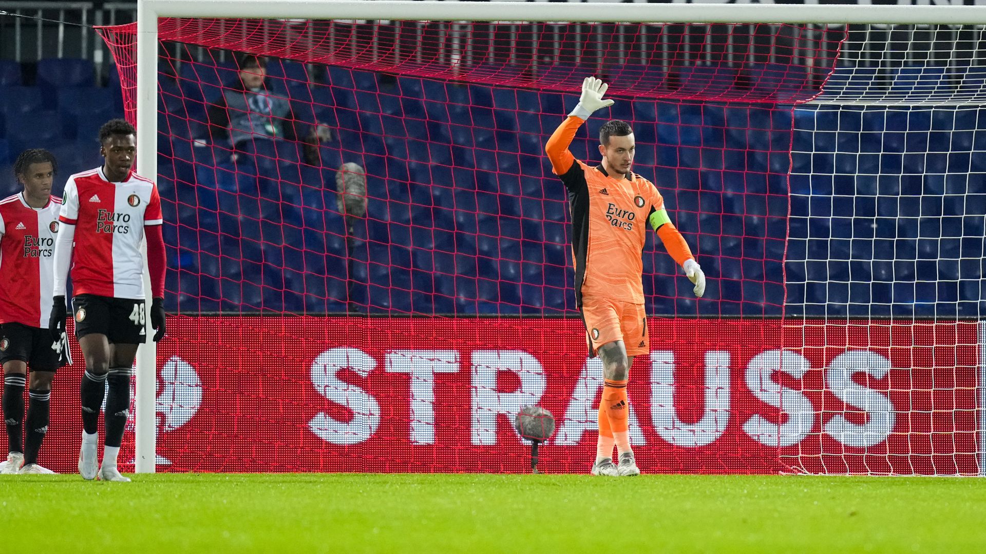 Justin Bijlow verontschuldigt zich na zijn fout bij Feyenoord-Maccabi Haifa