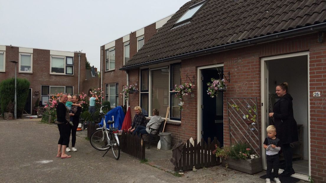 Bewoners van  het Lodewijk Napoleonplein (Rechten: Marjolein Knol/RTV Drenthe)