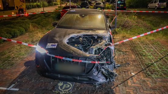 Brandweer rukt twee keer uit voor brandende auto