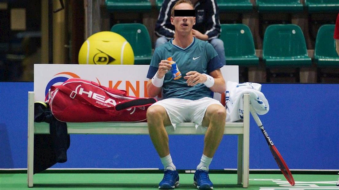 Mark de J. zelf in actie tijdens het NK tennis in 2014