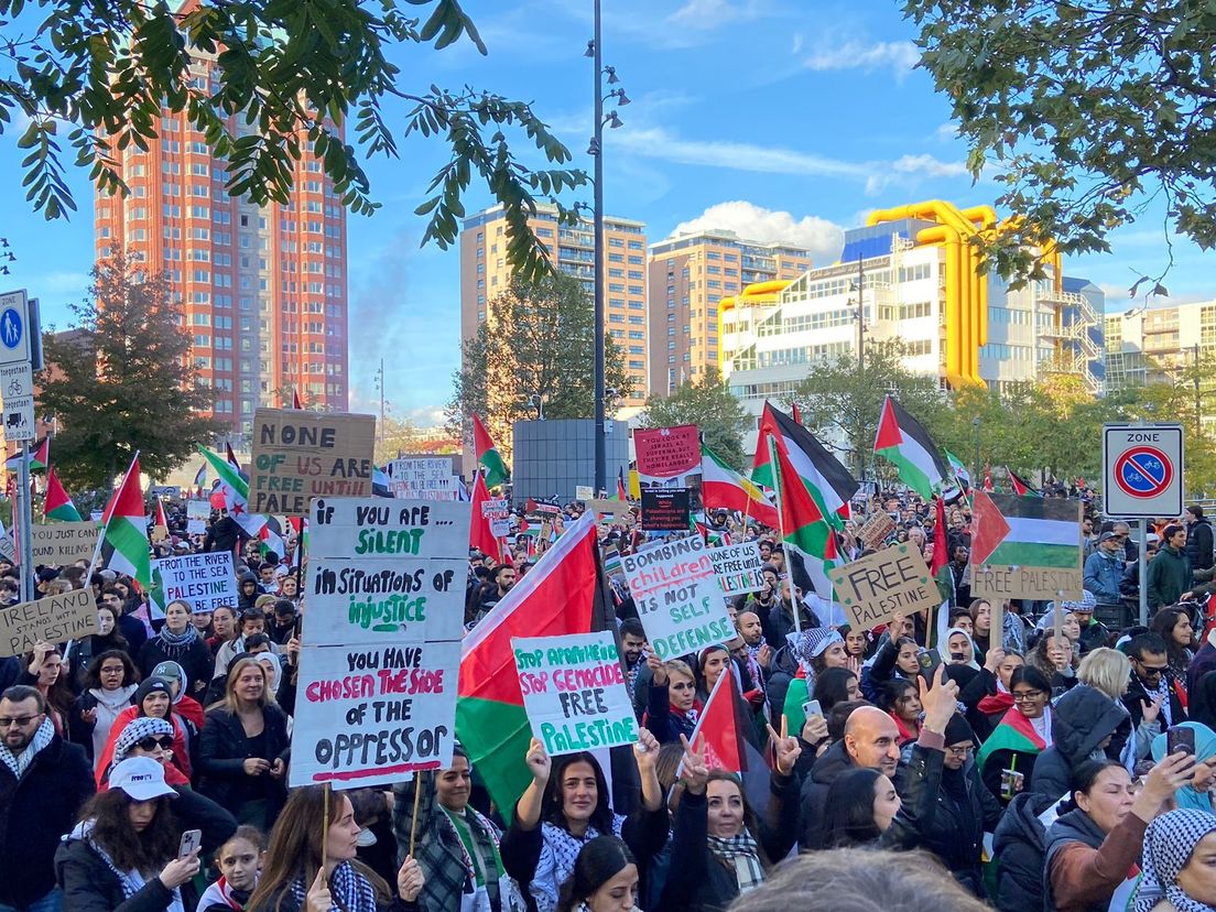 Pro-Palestinademonstranten in Rotterdam tijdens protestmars