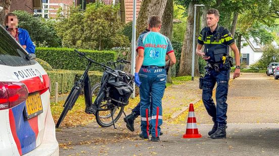 Fietsers botsen in Ermelo en raken gewond
