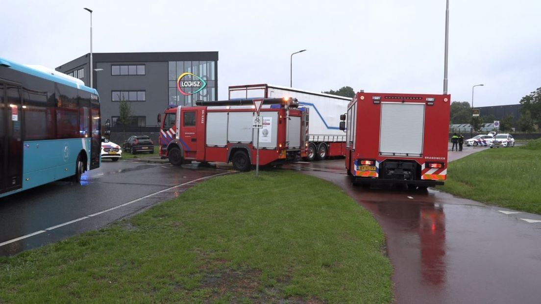 Hulpdiensten op de plek van het dodelijke ongeluk.