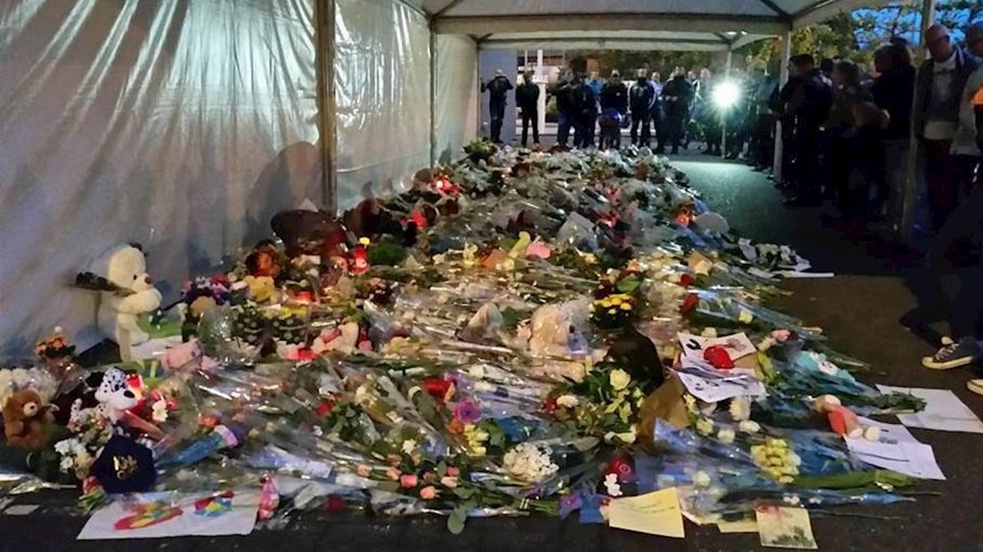 De bloemen worden vandaag verwijderd