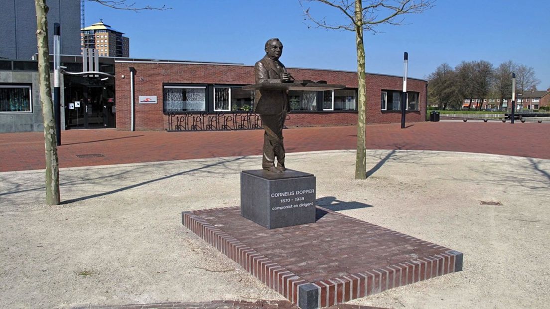 Het standbeeld van Cornelis Dopper in Stadskanaal