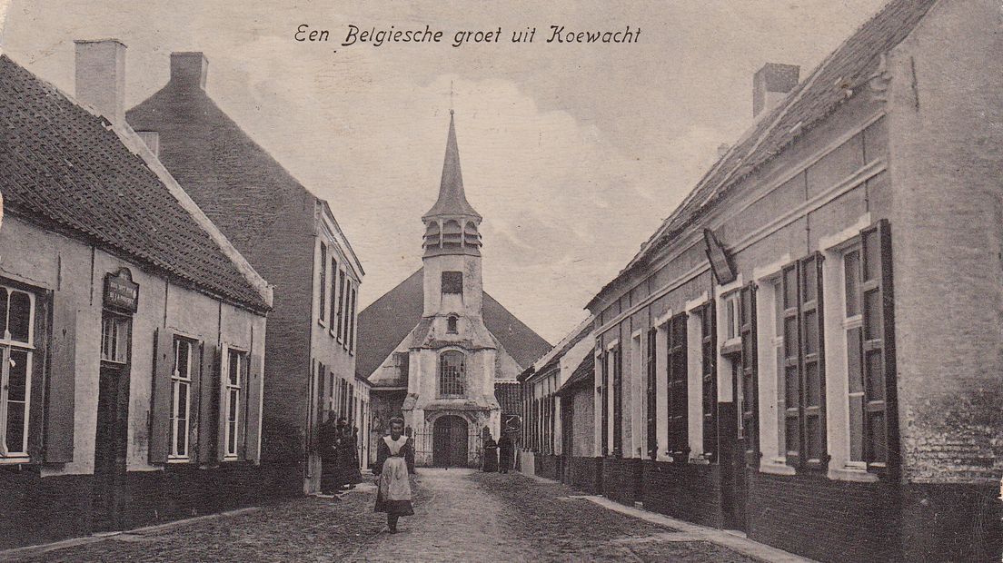 De Kerkstraat van Koewacht in België (collectie Willy Verschraegen)