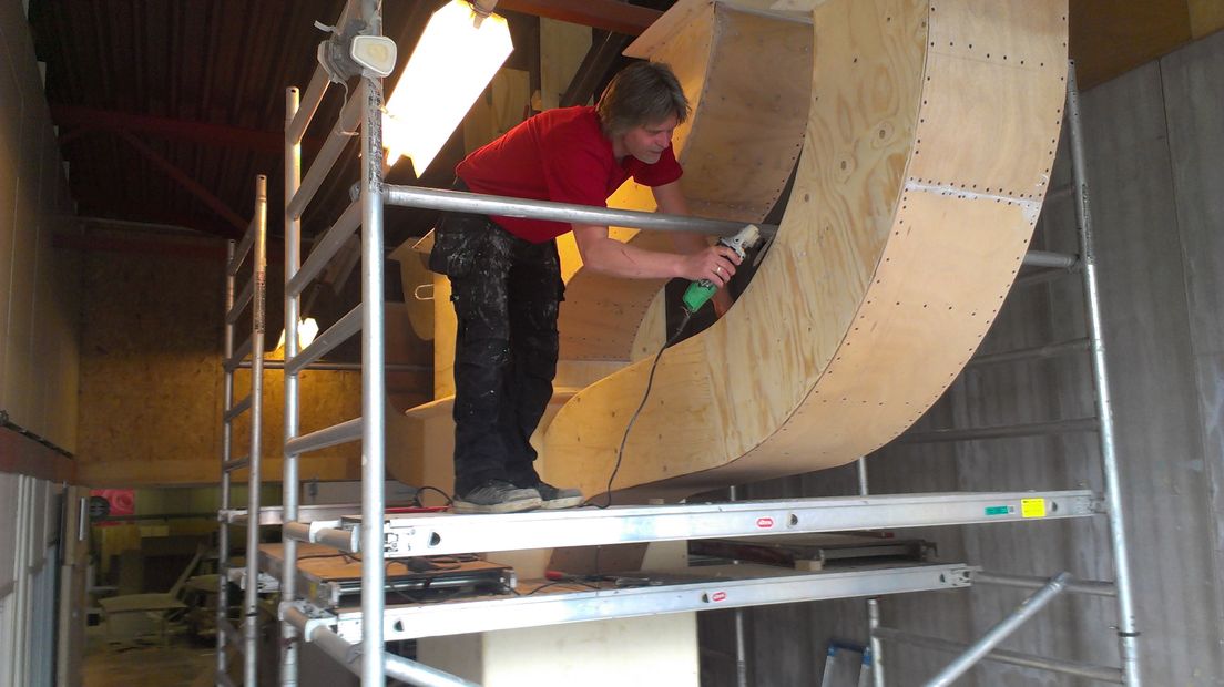 De bouw van de menora