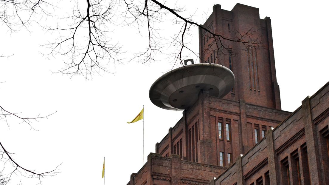 De UFO op het dak van het hoofdkantoor van Prorail.