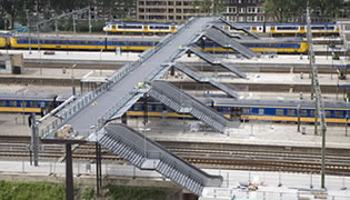 Loopbrug Rotterdam CS open - Rijnmond