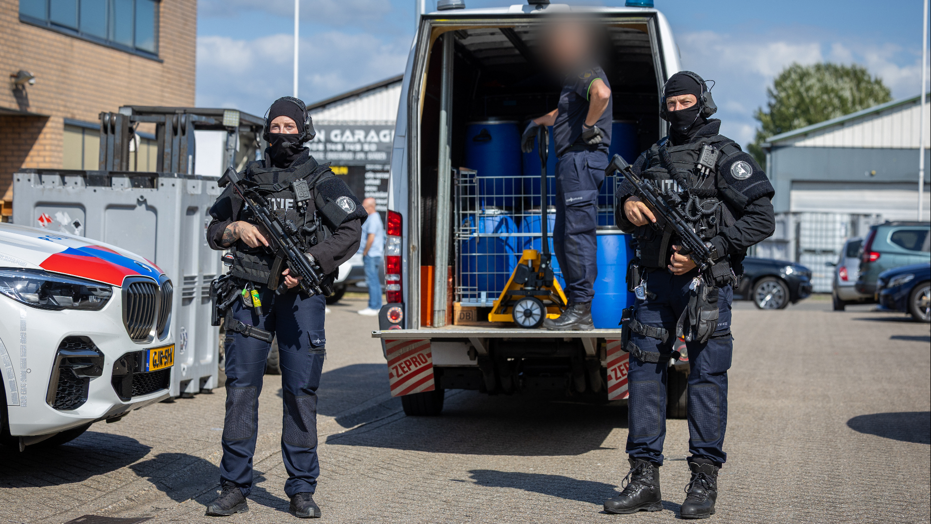 Drugsvaten in beslaggenomen