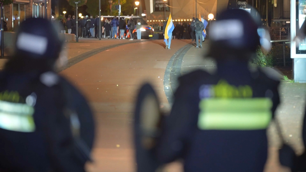 Mannen verdacht van openlijke geweldpleging bij rellen in Houten