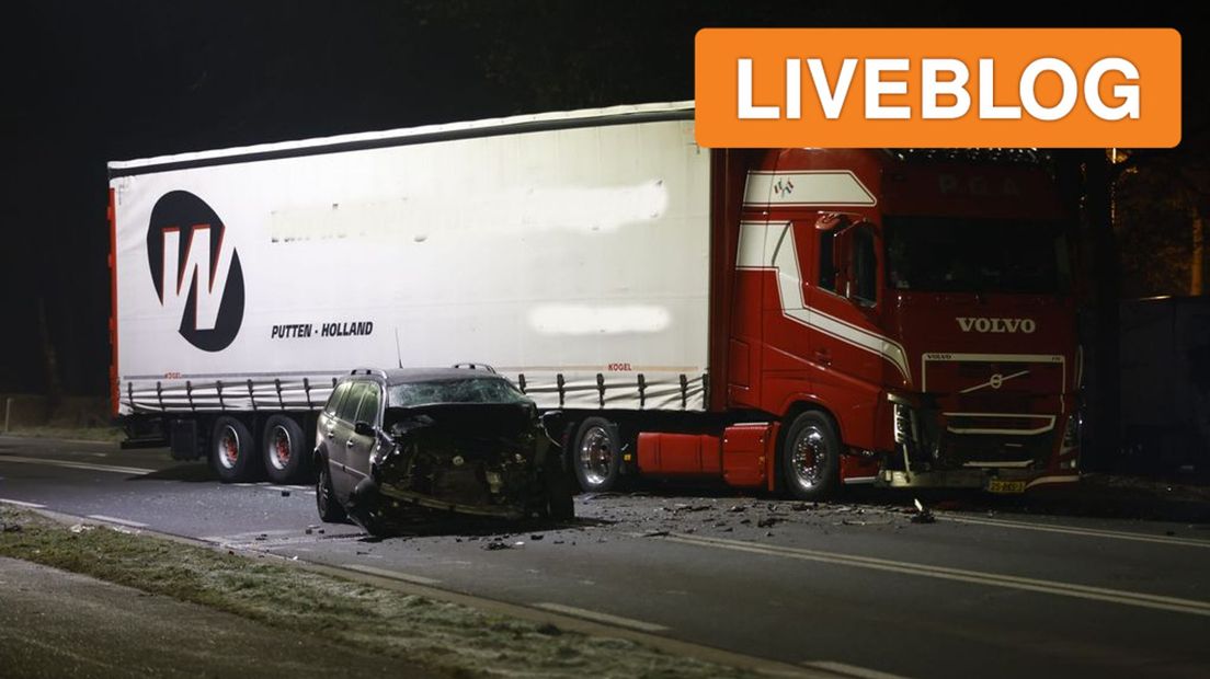 De auto botste frontaal op de vrachtwagen.