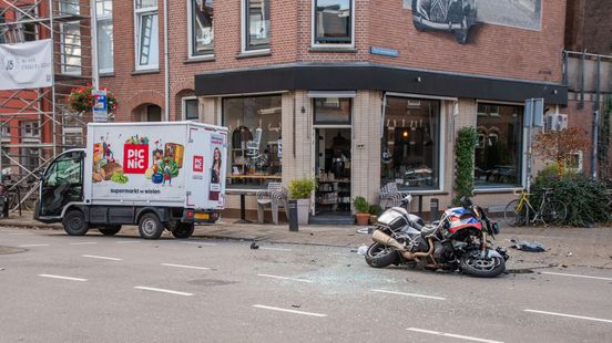Utrechtse motoragent Maikel overspoeld met kaartjes na zwaar ongeluk. Utrechtse motoragent Maikel overspoeld met kaartjes na zwaar ongeluk.