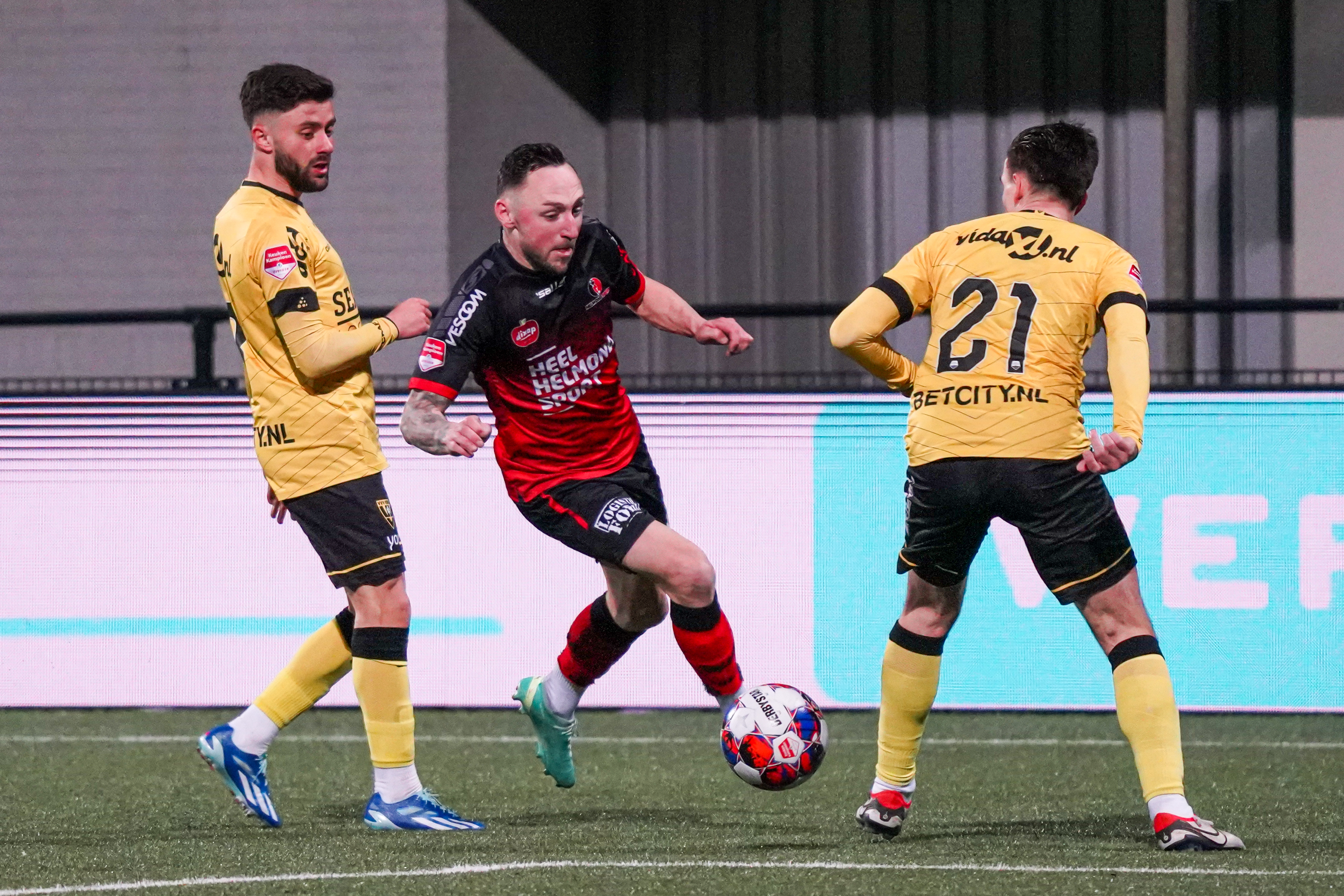 vvv-speelt-gelijk-bij-helmond-sport-l1-nieuws