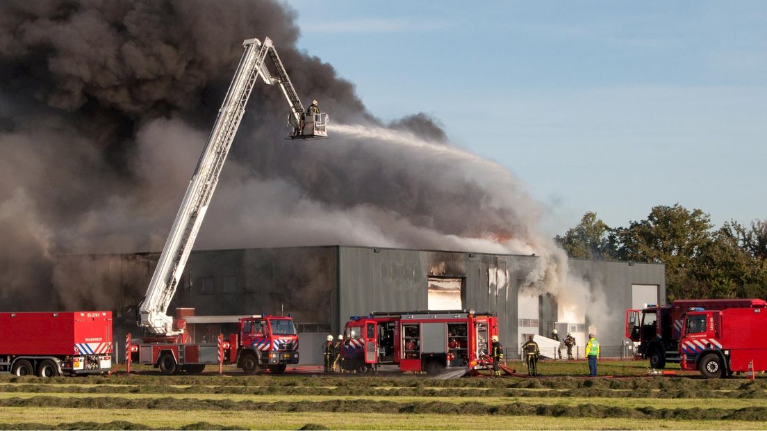 Grote brand op industrieterrein in Borne