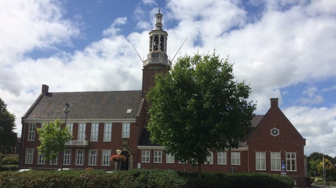 Het gemeentehuis in Hoogeveen (Rechten: archief RTV Drenthe)