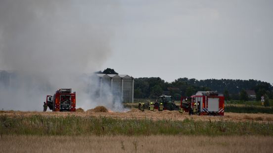 Brandweer en boer weten brand op akker te stoppen door barrière te maken Nieuws