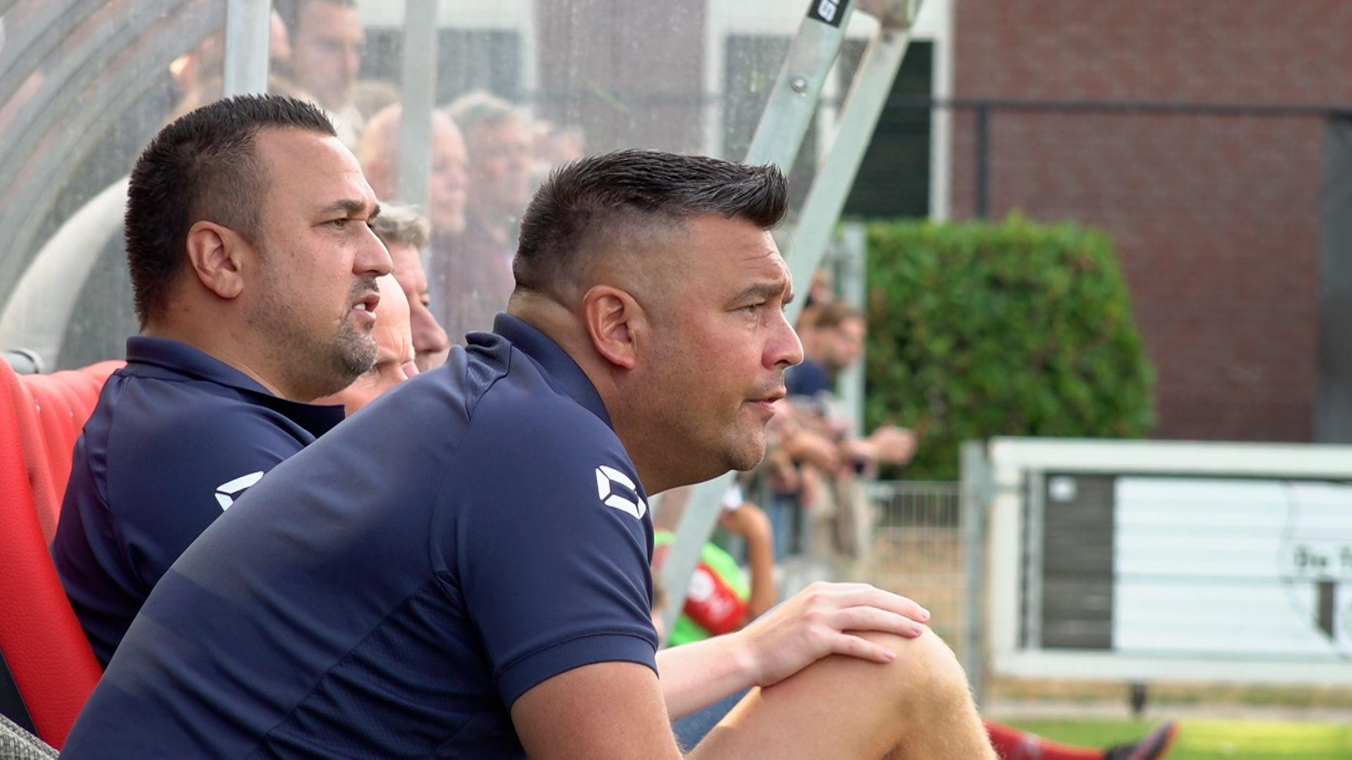 Broers Van Beukering doen aangifte • De Kleijn wint eindelijk weer