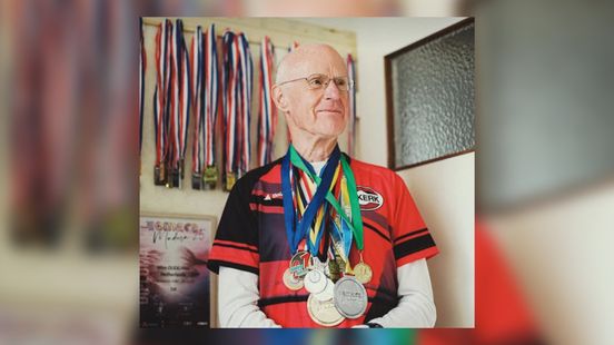 Wim (80) rent zondag zijn laatste marathon ooit en wil record verbreken: 'Ik kan nog best goed meekomen'