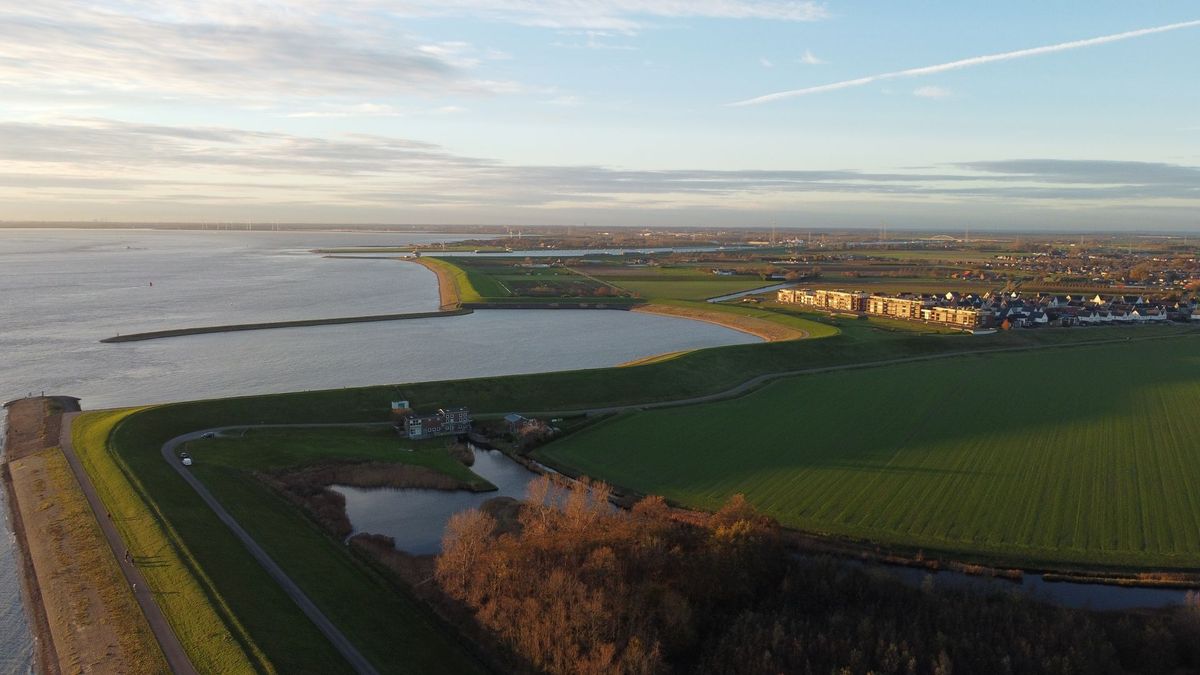 Wethouder wil dat projectontwikkelaar afziet van omstreden dijkwoningen Kruiningen