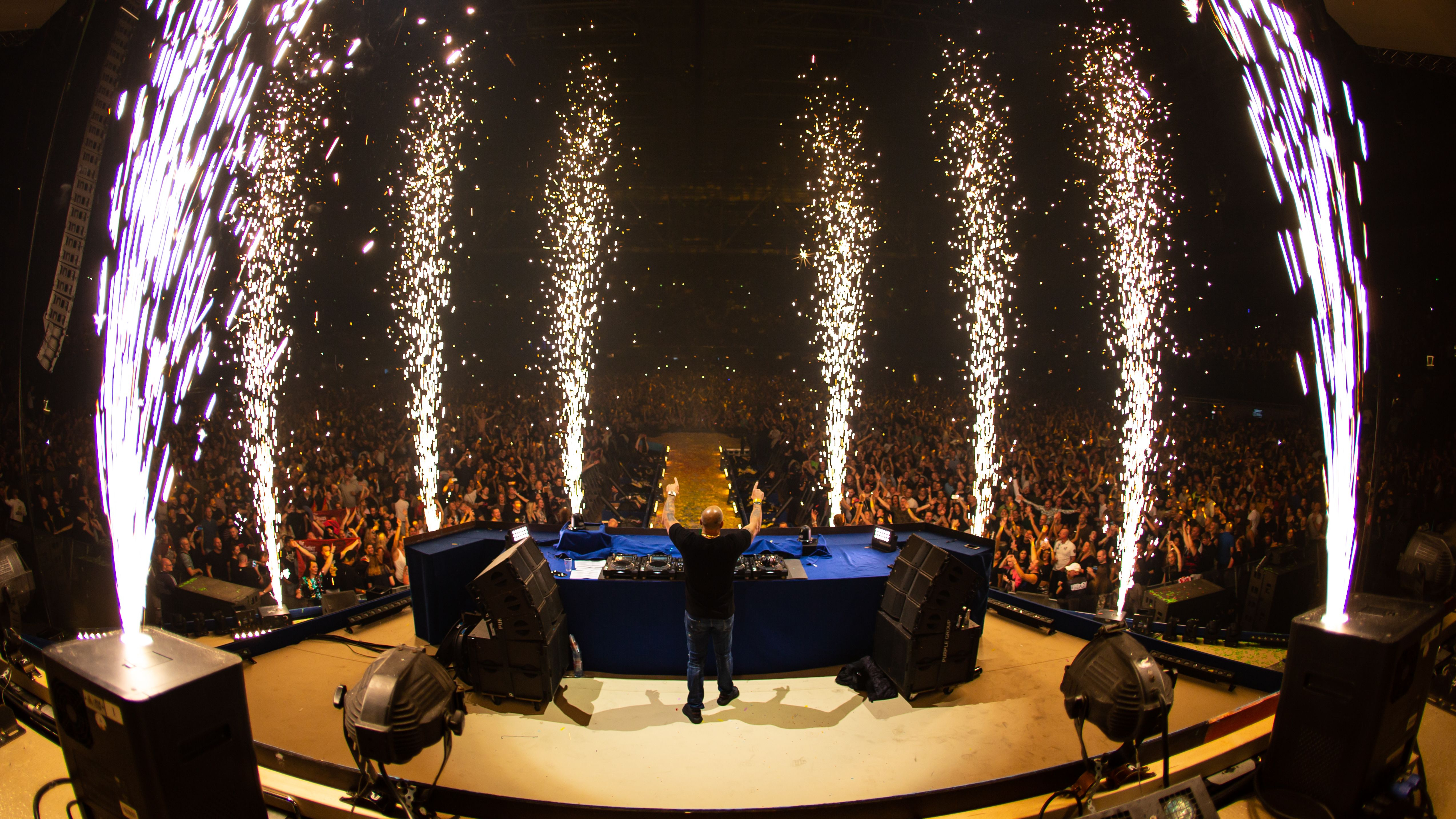 Elstak zag het niet direct voor zich, Europapa naar het songfestival: 'Het is toch een stukje redelijk heftige happy hardcore'