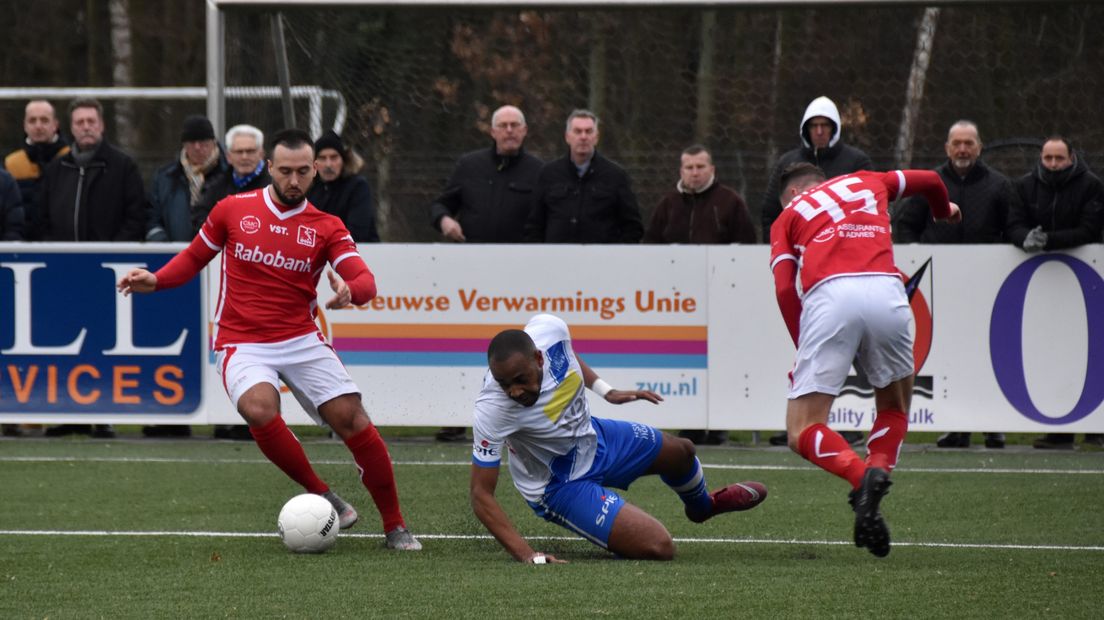 Hoek verslikt zich in DOVO en ziet koploper uitlopen