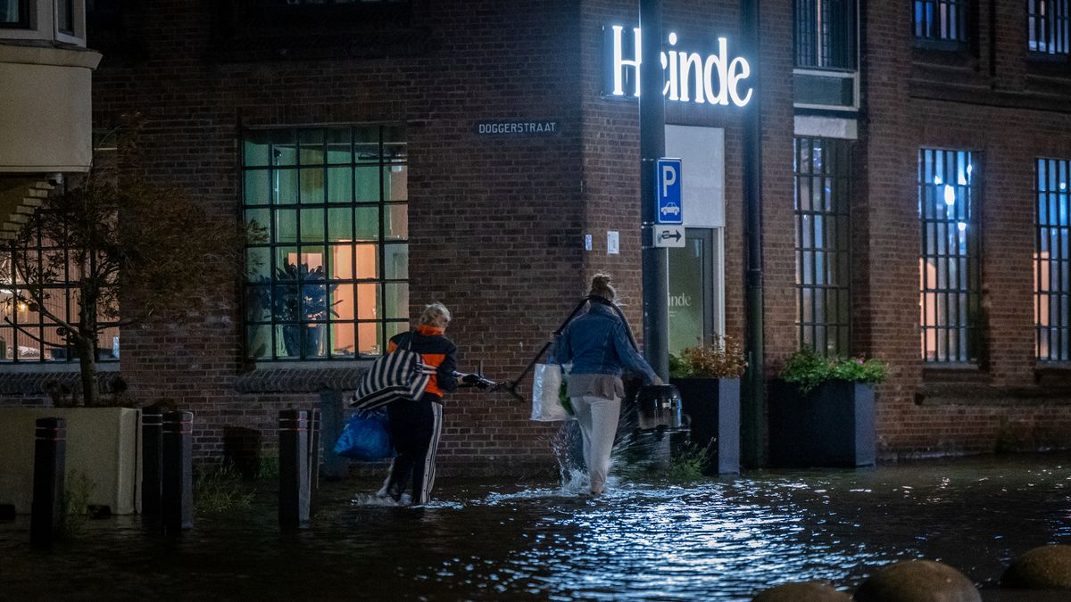 112-nieuws: Ondergelopen kades | Brand in Groot-Ammers