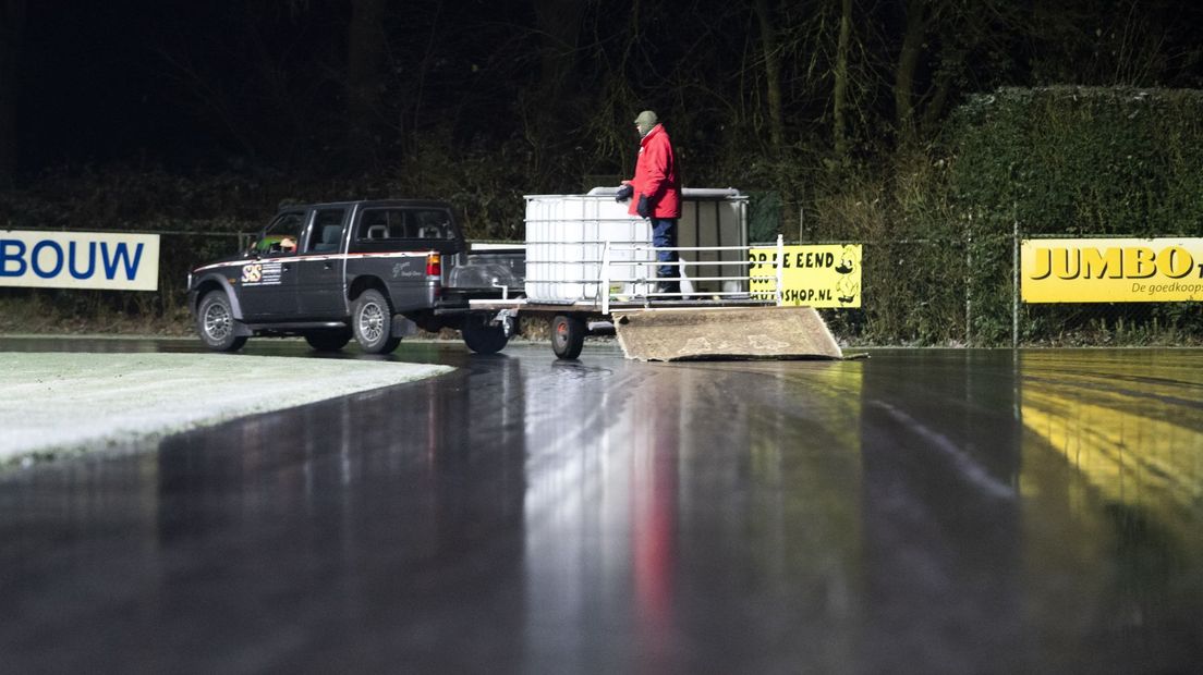 De skeelerbaan wordt gedweild.