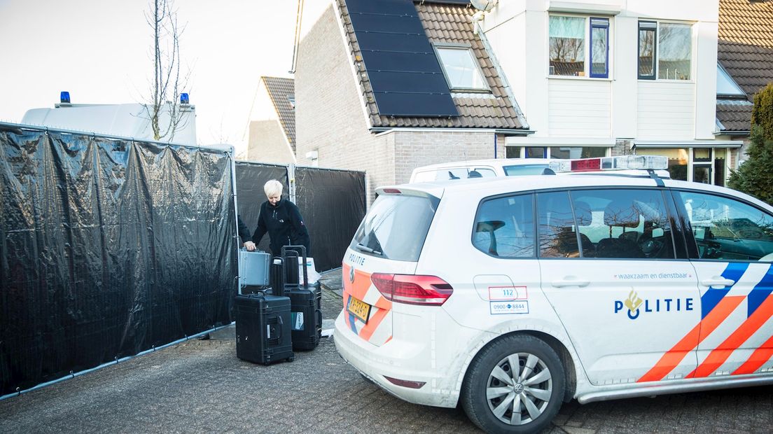 Politie onderzoekt woning in Zwolle