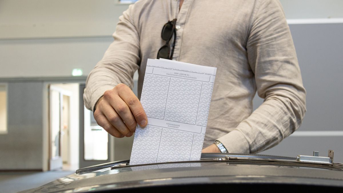 Koffie en iets lekkers bij het stemmen in Burgum | Mag je een selfie maken in het stemhokje?