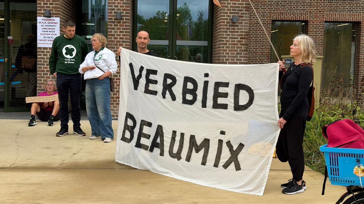 Actievoerders demonstreren tegen gebruik Beaumix bij verbreding A2