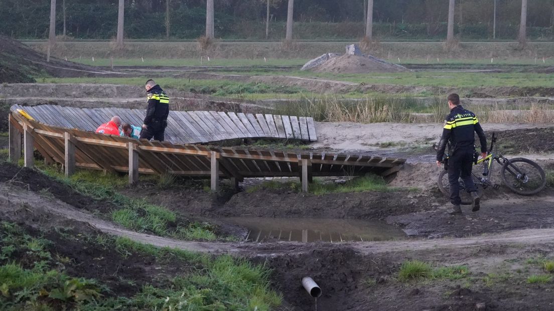 Hulpdiensten ontfermen zich over de BMX'er