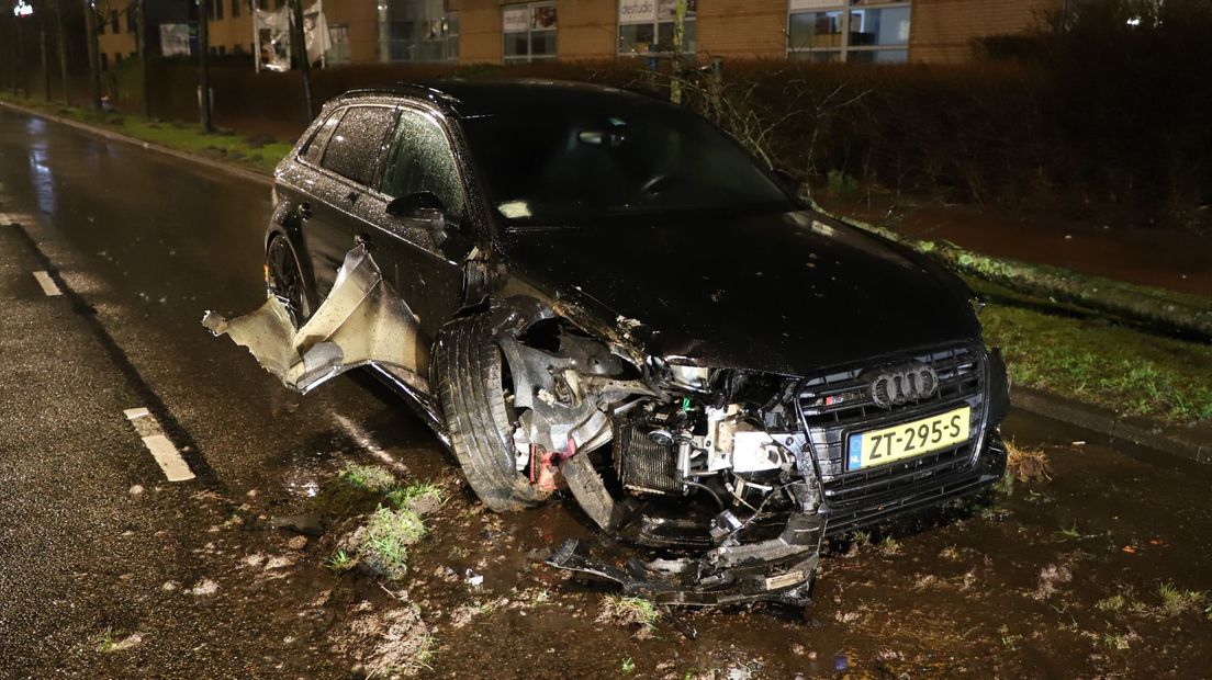 De auto liep ernstige schade op