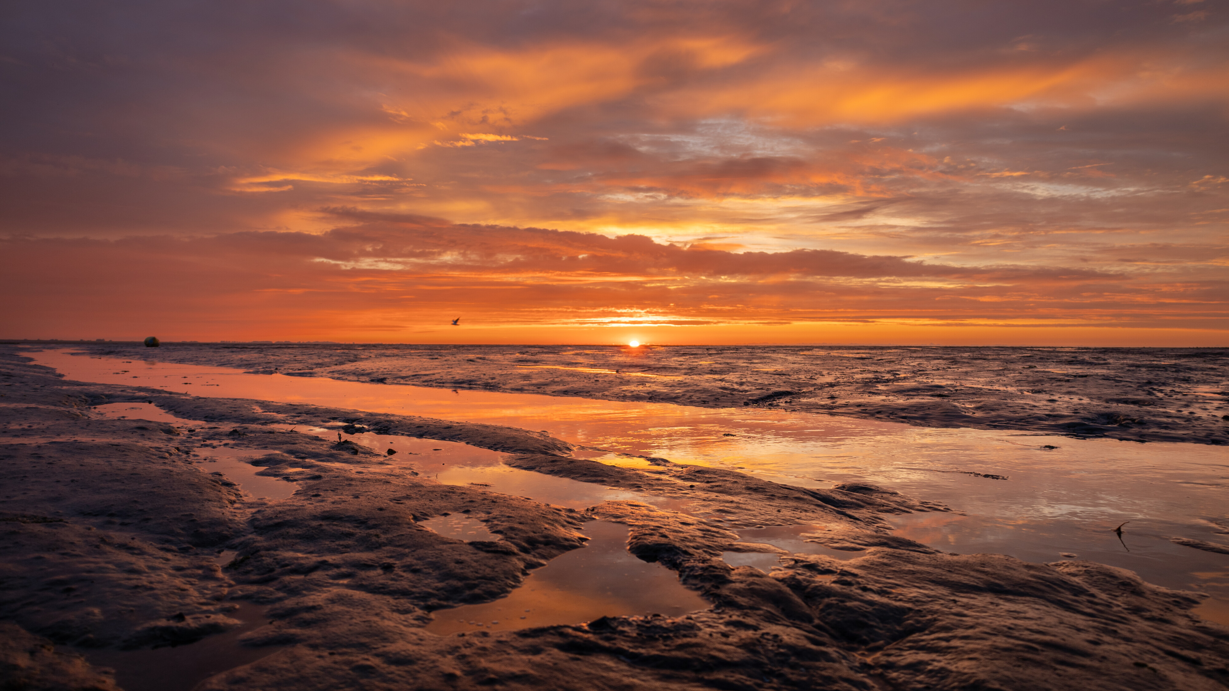 In Eanjum konden de inwoners genieten van een prachtige zonsondergang