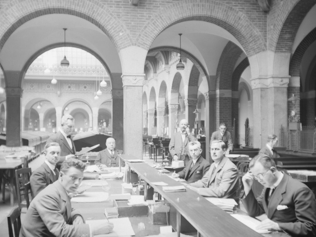 Ambtenaren van de Burgerlijke Stand ca. 1921 Bron: Stadsarchief Rotterdam
