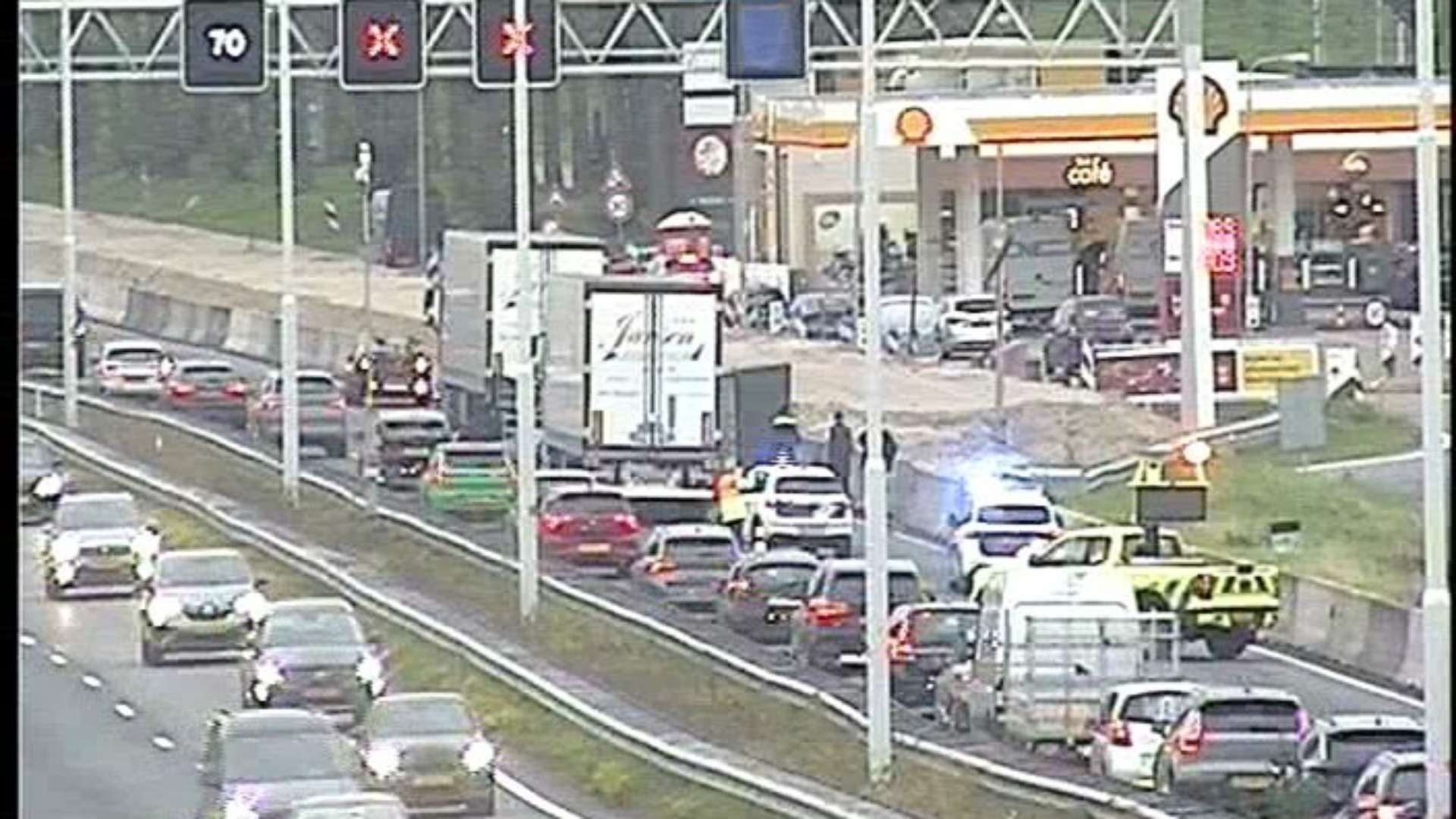 Rijstroken na uren weer vrij na ongeluk met kleine vrachtwagen op A27