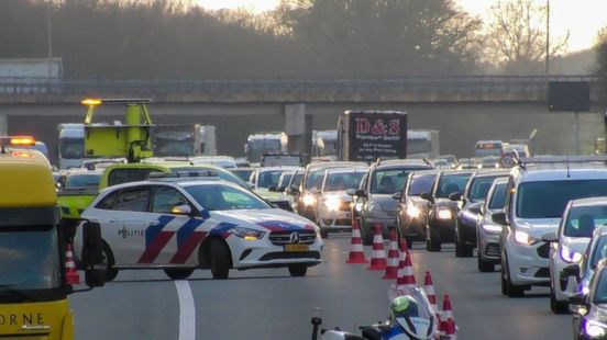 112 Nieuws: File op A35 na ongeval bij Enschede-West.