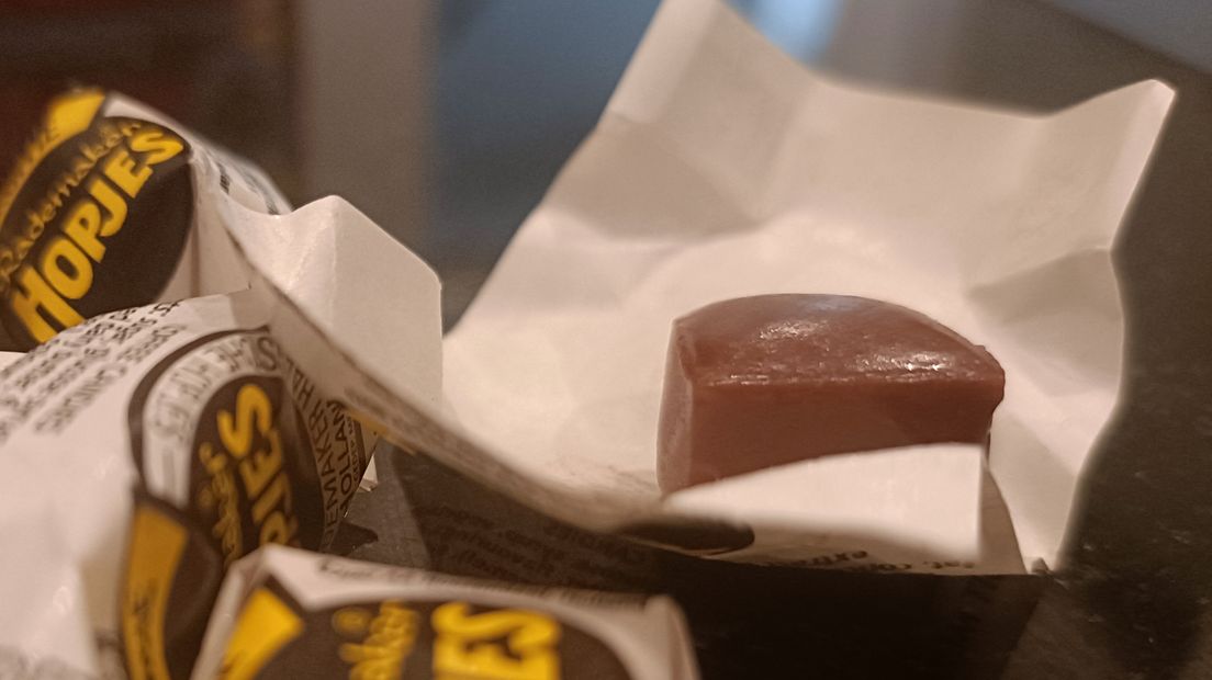 Een Haagsch Hopje in de kenmerkende 'enveloppeverpakking'