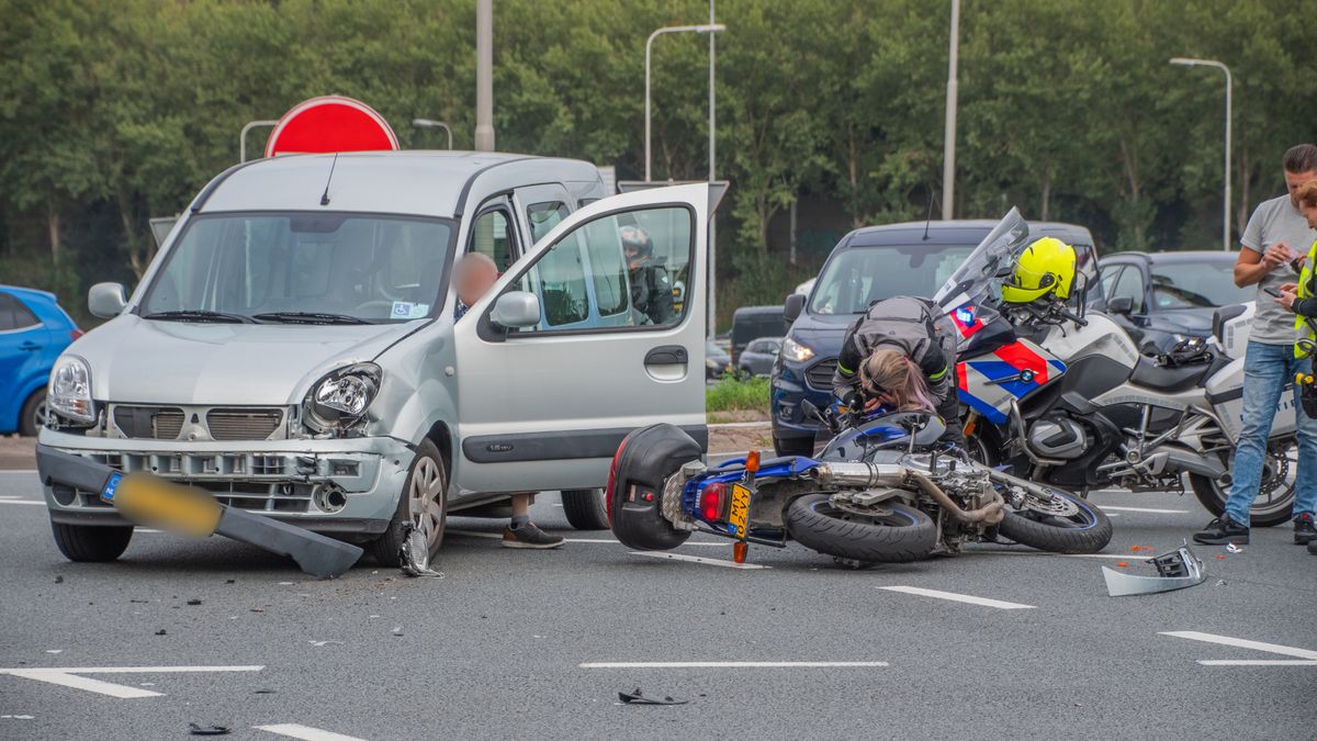 Botsing tussen auto en motorrijder in IJsselstein