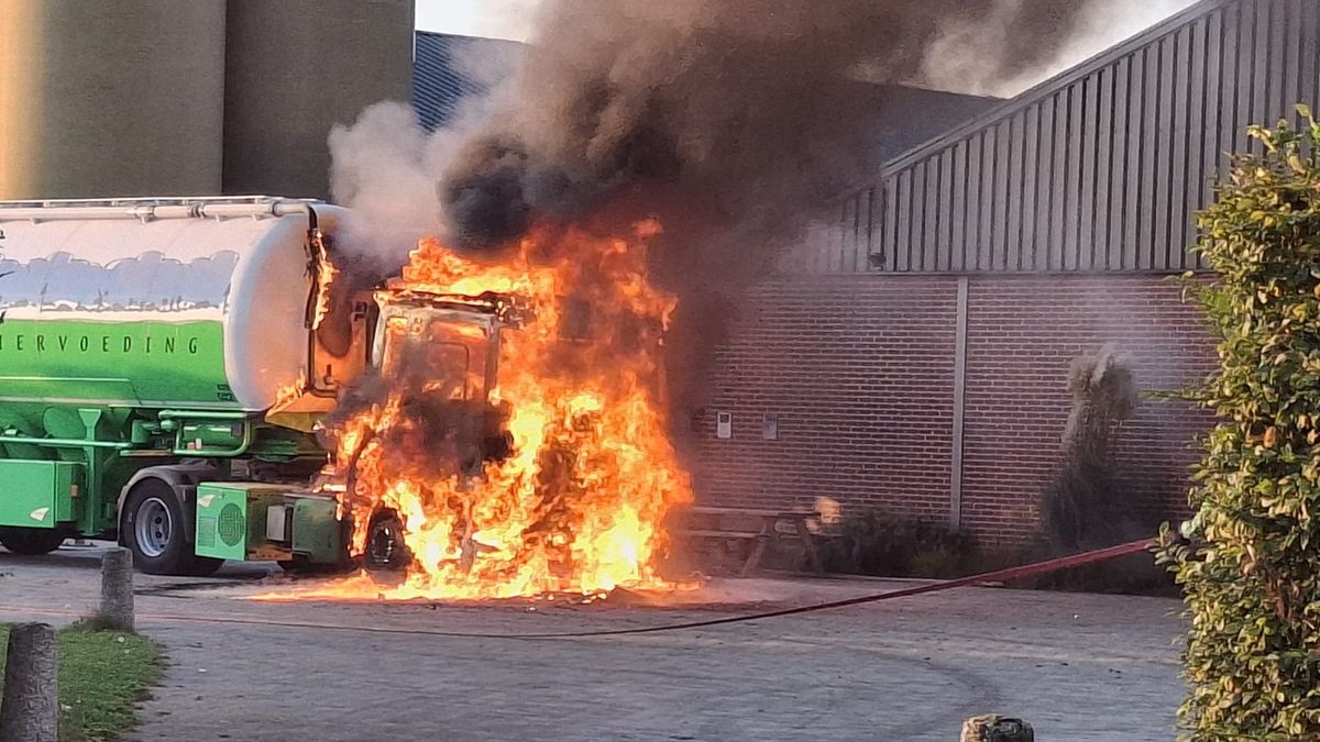 Brand in cabine van vrachtwagen in Oirlo