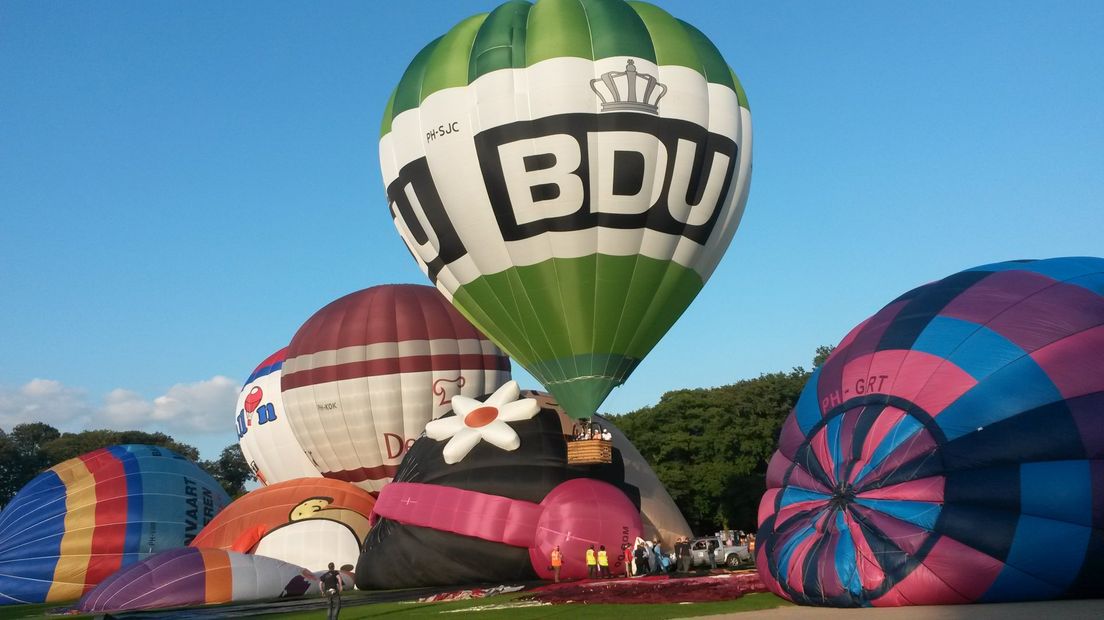 In Barneveld is woensdagavond de Ballonfiësta begonnen, één van de oudste en grootste ballonfestijnen in Nederland.