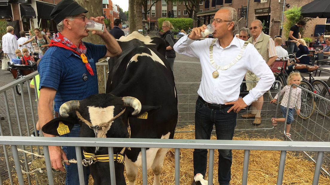 Burgemeester Molkenboer tijdens een eerdere editie van de Koeiemart.